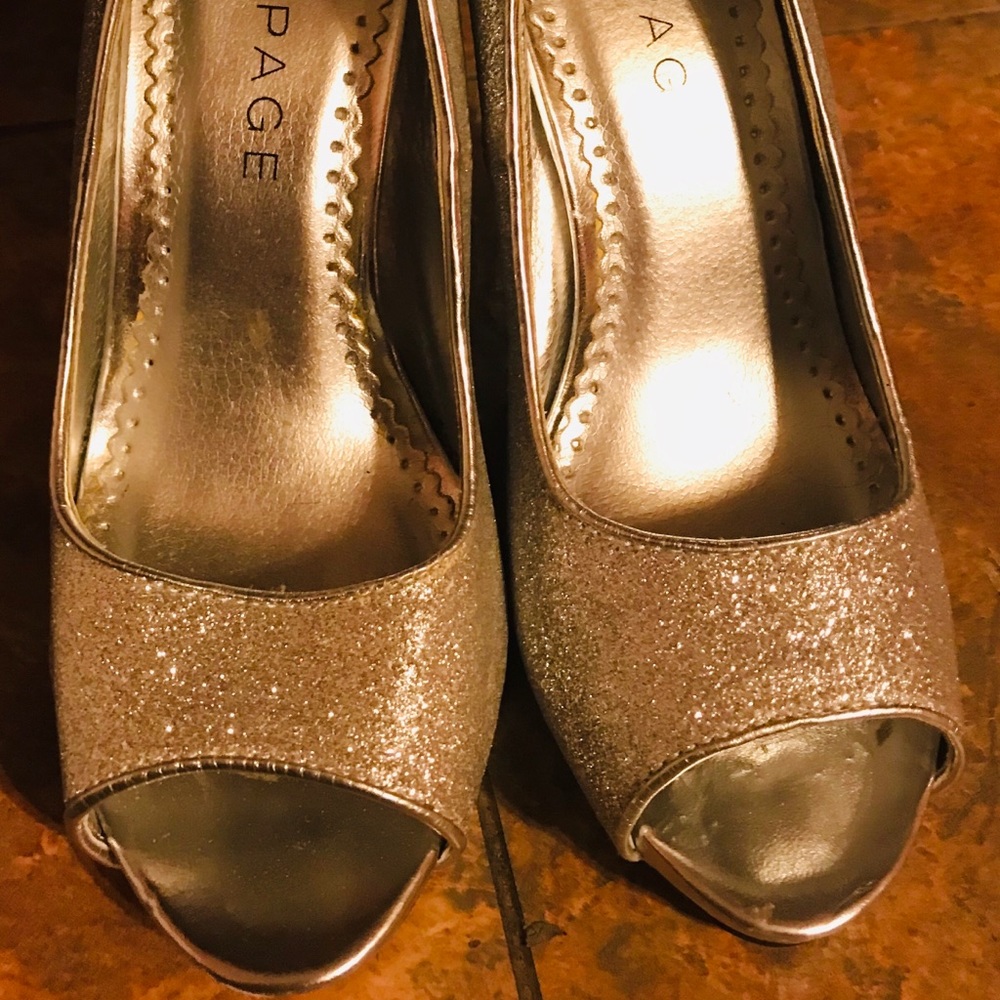 Glitter pumps
